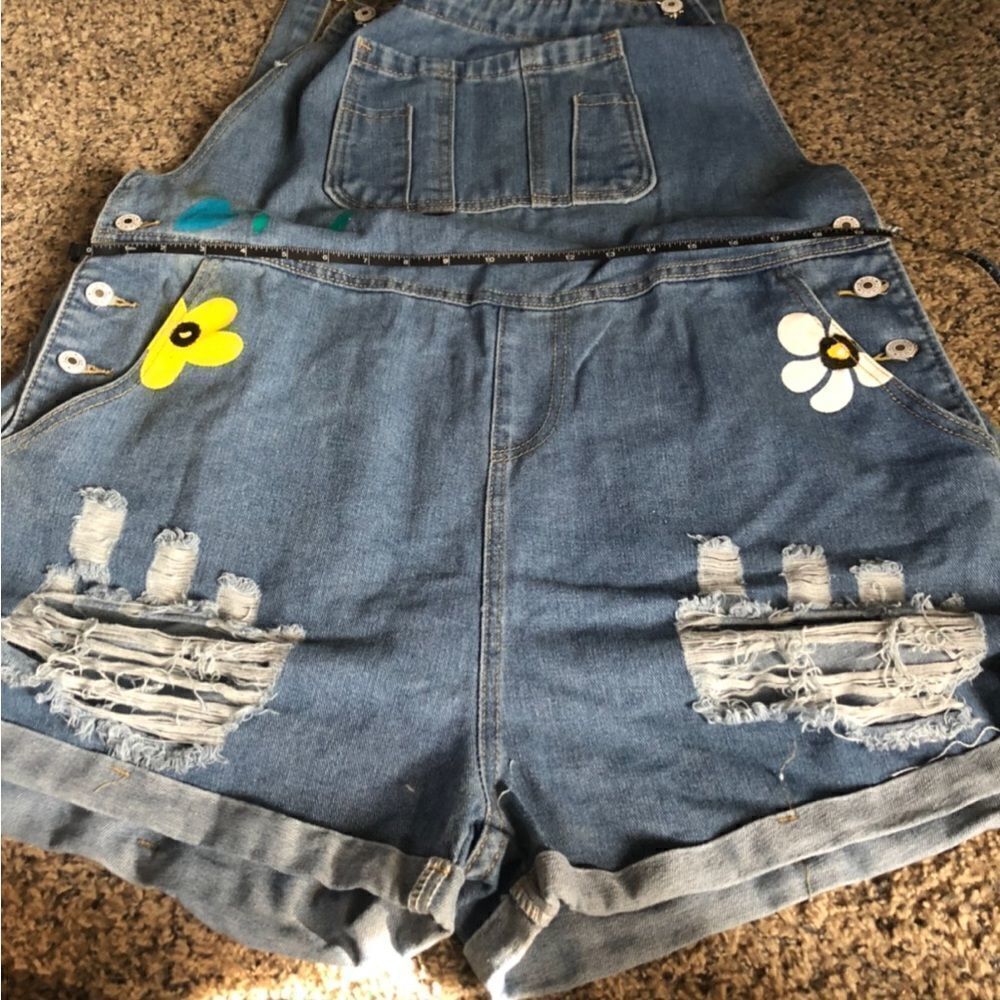 Jean overalls  with pockets and hand painted daisies distressed look. - Picture 7 of 9